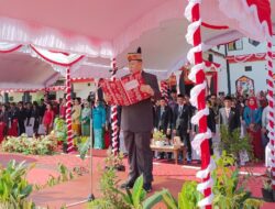 Ketua DPRD Mura Bacakan Teks Proklamasi di Apel HUT Kemerdekan ke 78