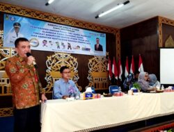 Disdik Barut Serahkan Hadiah Bagi Pemenang Lomba O2SN