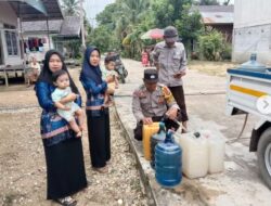 Apresiasi Polres Mura Salurkan Air Bersih Untuk Masyarakat Muara Sumpoi