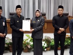 Pj Bupati Barut Terima Penyampaian Pemandangan Umum Fraksi Terkait Dua Raperda