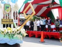 Pj Bupati Barut Hadiri Pawai Ta Aruf MTQH ke XXXI Tingkat Provinsi Kalteng
