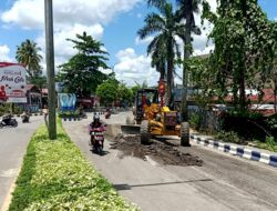 Balai Kementerian PUPR Ditjen Bina Marga BPJN Kalteng Melakukan Perbaikan Jalan Nasional