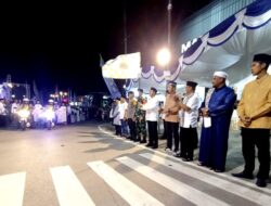 Pj Bupati Barut Lepas Secara Resmi Peserta Pawai Takbir Sambut Hari Raya Idul Fitri 1445 Hijriah