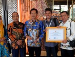 Pj Bupati Muhlis Terima Penghargaan Dari Mendikbudristek