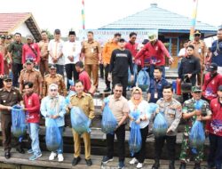 Dinas KPP Restoking Benih Ikan di DAM Trinsing Barito Utara