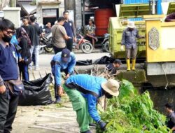 Pemkab Barito UtaraLaksanakan Kerja Bakti Bersihkan Sampah di Area Sekitaran Sungai Bengaris dan Butong