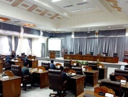 DPRD Barito Utara Rapat Paripurna Sampaikan Pemandangan Umum Fraksi Terhadap Raperda RPJPD Tahun 2025-2045