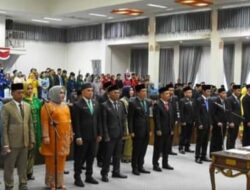 Ketua Pengadilan Muara Teweh Pimpin Pengambilan Sumpah Janji Anggota DPRD Masa Bakti 2024-2029