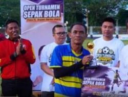 Penutupan Sepak Bola U-40, Pj Bupati Serahkan Hadiah dan Uang Pembinaan