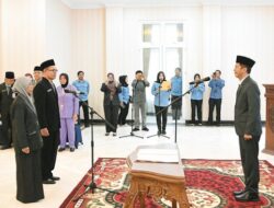 Pj Bupati Barito Utara Lantik Dua Pejabat Disdukcapil