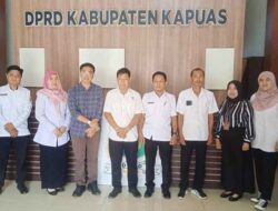 Sekretariat DPRD Kapuas Sambut Kedatangan DPRD Provinsi Kalsel