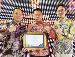 Pemkab Mura Terima Penghargaan UHC Awards 2024