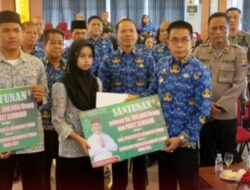 Pemkab Mura Beri Santunan kepada Anak Yatim Piatu