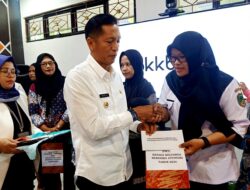 Pemkab Barito Utara Salurkan Bantuan PMT ke Keluraga Baduta Berisiko Stunting