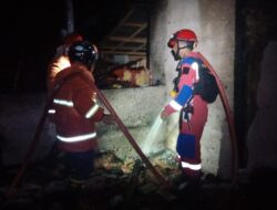 Disdamkarmat Barut Berhasil Atasi Kebakaran di Jalan Brigjen Katamso Km 2,5 Rt 29, Kelurahan Melayu