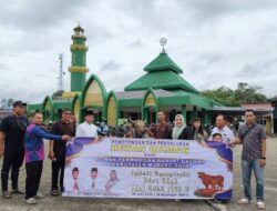 DPRD Mura Salurkan Daging Kurban Untuk Masyarakat