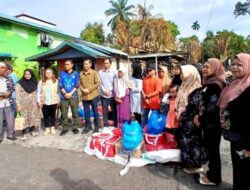 Pj Bupati Barut Serahkan Bantuan Untuk Korban Kebakaran di Desa Lemo II