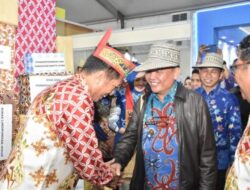 Pj Bupati Barut Tinjau Stand Pameran Barut di Kalteng Expo 2025