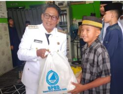 Momen HUT RI, Pemkab Murung Raya Serahkan Paket Sembako