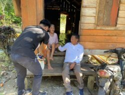 Bupati Mura Bersama Istri Berbagi kepada Warga Yang Kurang Mampu