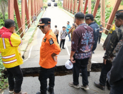 Bupati Mura Tinjau Jembatan Rusak Akibat Terdampak Bencana Hujan Deras