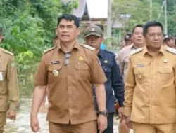 Bupati Barito Utara Tunjukkan Solidaritas Untuk Korban Banjir di Sei Rahayu I