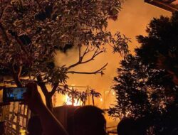 Kebakaran di Belakang Masjid Assunah Teweh Tengah Dapat Diredam dalam Kurang dari Satu Jam