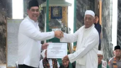 Bupati Laksanakan Safari Ramadan di Desa Benangin, Serahkan Hibah Rp1 Miliar untuk Masjid Ulul Albab