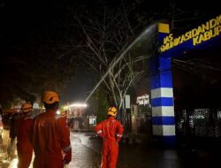 Dini Hari, Gapura Dinas Kominfosandi Terbakar; Cepat Terdeteksi Lewat CCTV