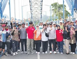 Bupati Shalahuddin Ajak Warga Jaga Kebersihan Kota Saat Gowes Pagi, Tinjau Progres Waterfront City
