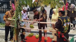 Dengan Prosesi Adat Potong Hompong, Kajari Baru Diterima Menjadi Bagian Keluarga Barito Utara
