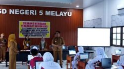 Tinjau Hari Pertama TKA, Bupati Barito Utara Tekankan Kejujuran di Atas Prestasi