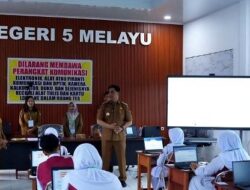 Tinjau Hari Pertama TKA, Bupati Barito Utara Tekankan Kejujuran di Atas Prestasi