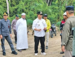 Tinjau Jembatan Sikan-Tumpung Laung, Bupati Shalahuddin Tekankan Kualitas & Ketepatan Waktu