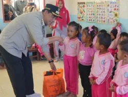 Program SIP PINTAR Merambah ke Desa, 18 Anak TK di Mampuak II Terima Perlengkapan Sekolah