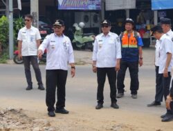 Bupati Barito Utara Blusukan Pantau Proyek Pelebaran Jalan Kota Muara Teweh